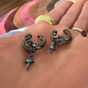 Set of 2 ear cuffs with little blue gemstones NEW